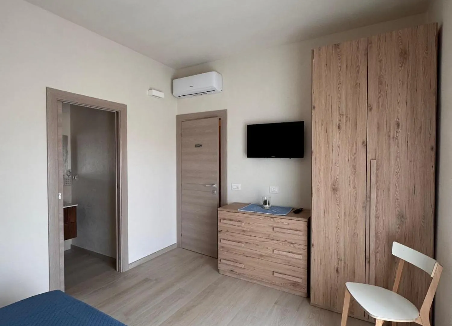 House Pale Rooms Palau 0*,